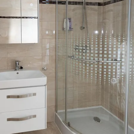 Fausztland アパート Zamárdi