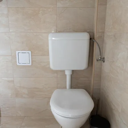 アパート Fausztland