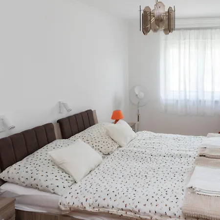 Apartament Fausztland *