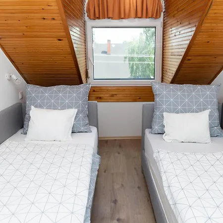 アパート Fausztland