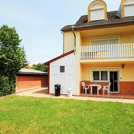 アパート Fausztland