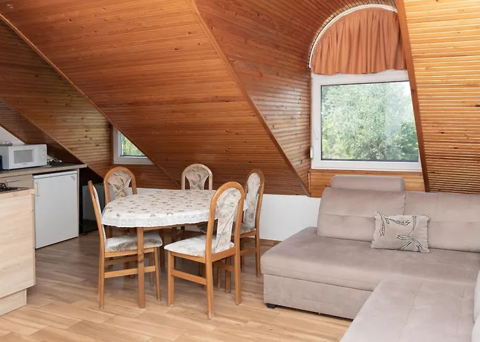 Fausztland Apartman *